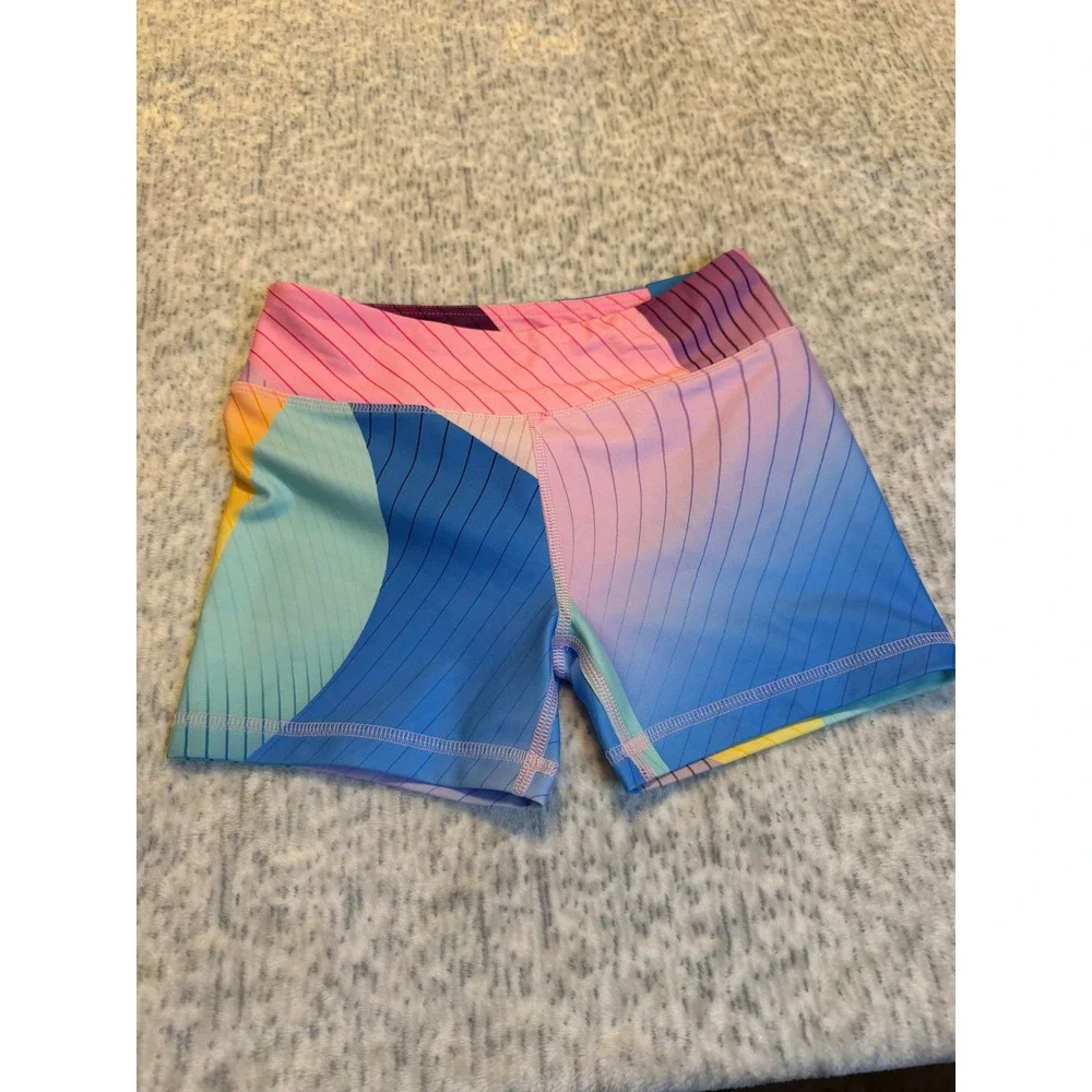 DSG Momentum Mid Rise Kids Athletic Shorts Colorful Geometric Print Size‎ M NWT